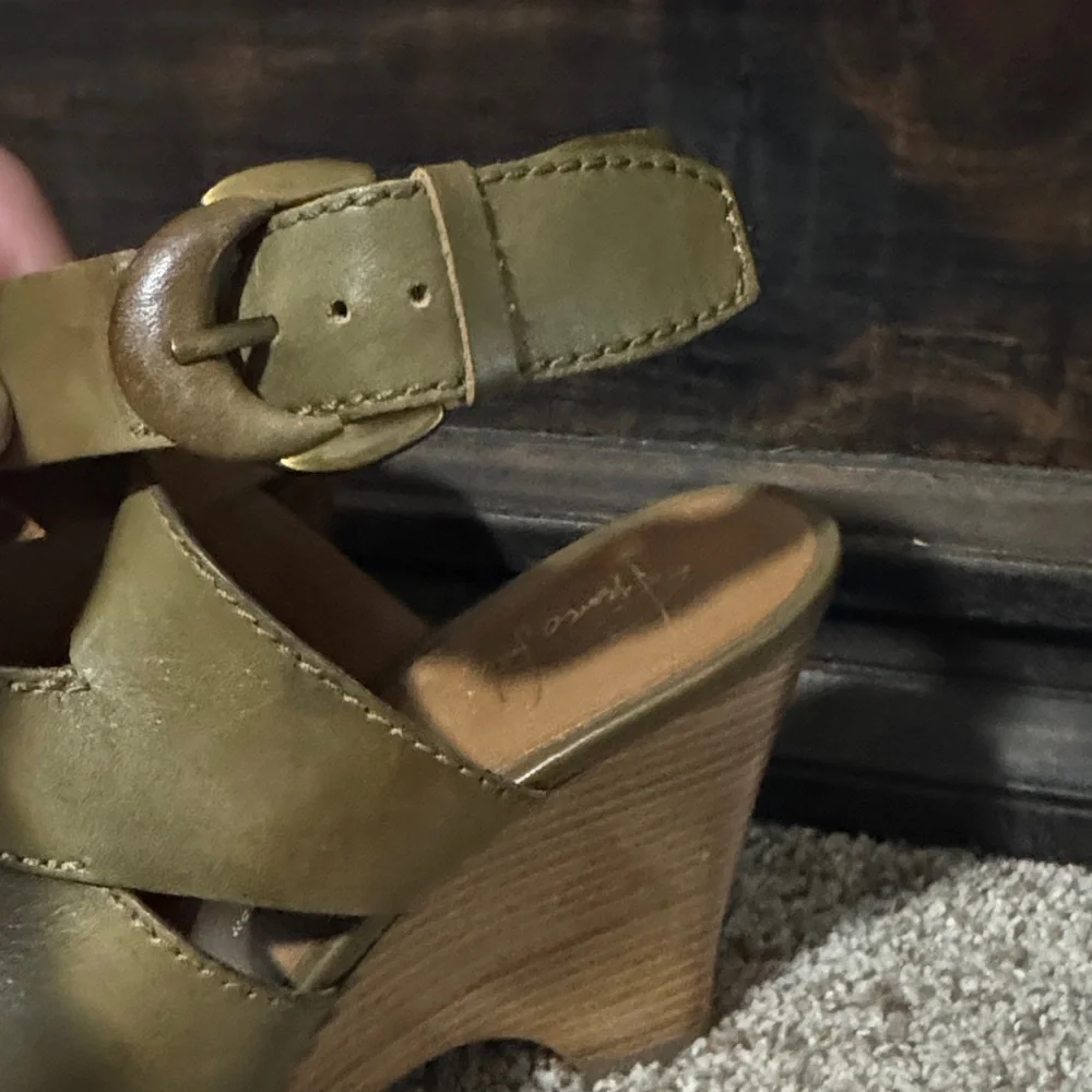 Franco Sarto Olive Green Wedge Sandals - Picture 3 of 9